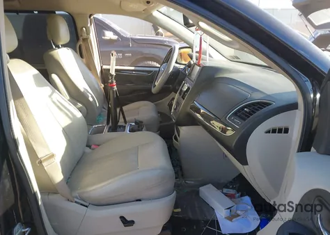 2013 Chrysler Town & Country Touring-L z USA, uszkodzony, nr VIN 2C4RC1CG6DR509194